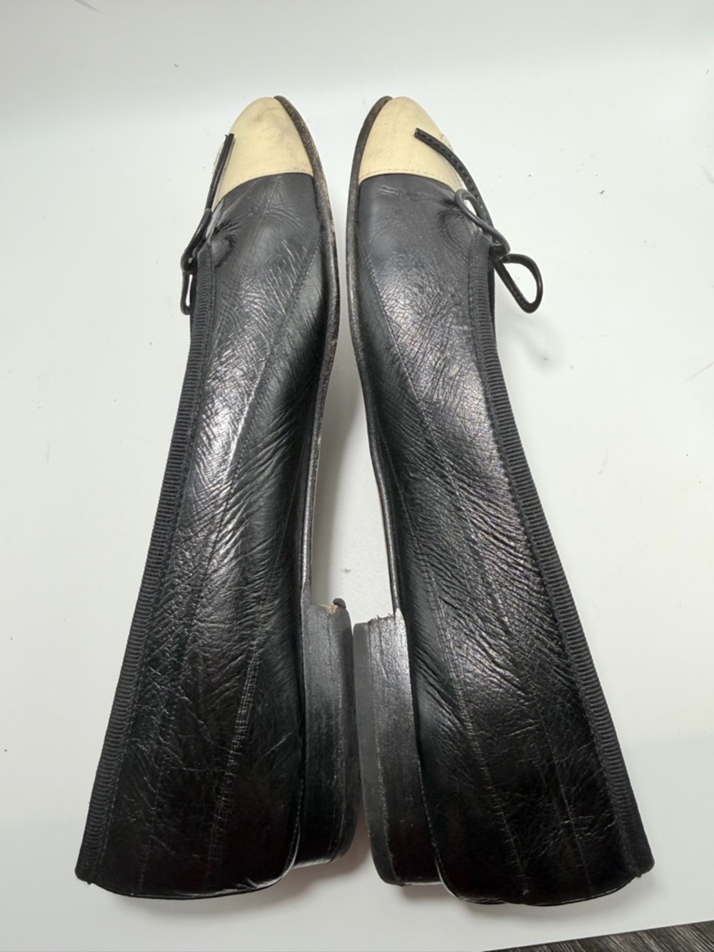 CHANEL Black and Cream Leather Cap-Toe Ballet Flats with CC Logo - Picture 6 of 16